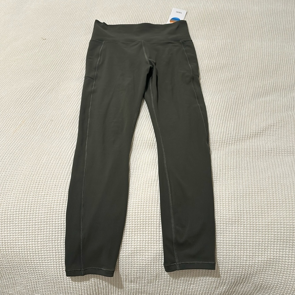 NWT Vuori Studio pocket legging